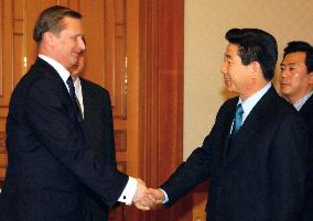 Russia's Ivanov meets S. Korea's Roh